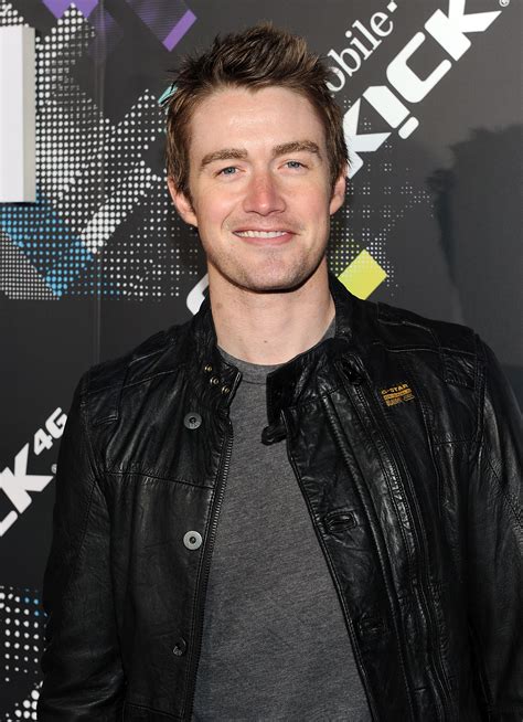 Robert Buckley .